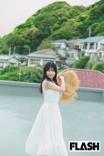限定発売のフォトブックが即完売の鈴ももがFLASH初登場！