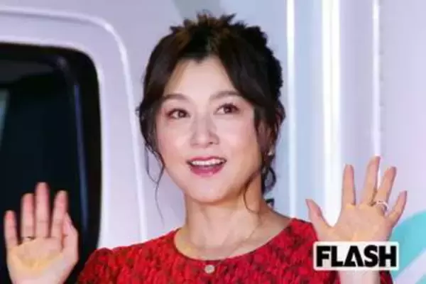 藤原紀香、ショートパンツからのぞく “極細美脚” に衝撃…54歳でも維持する “出し惜しみなし” の露出スタイル