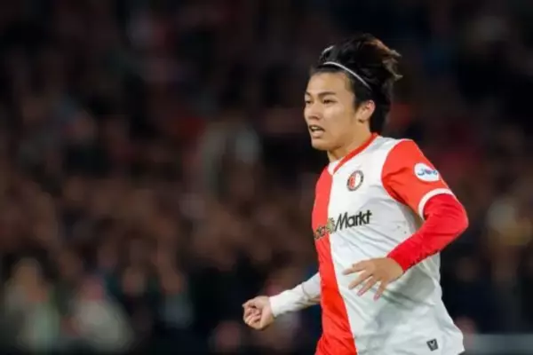 上田綺世、開幕から“5戦5発”で得点ランク首位タイ浮上！　渡辺剛とともにフェイエノールトの5連勝に貢献