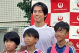 「中村敬斗が子どもたちと「貴重な時間」過ごす　「仲の良い選手、悪い選手は？」の直球質問も」の画像1