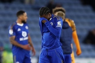 奇跡のプレミア制覇から10年…3部降格のレスター会長が謝罪「責任は私にある」