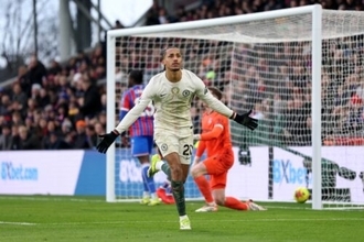 新体制チェルシーが3ゴールで公式戦3連勝！　クリスタル・パレスは泥沼の11戦未勝利に