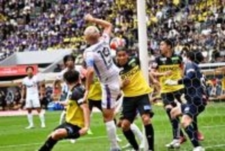 広島が3年ぶりルヴァン杯制覇！　主将・佐々木翔「五つ目の星ありがとう！」