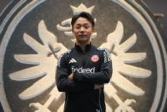フランクフルト歴代7人目の日本人選手となった小杉啓太「“彼ら”のおかげで、日本でも…」