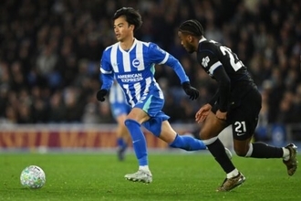 2戦連発は逃すも…先発出場の三笘薫に地元メディアは高評価「惜しくもゴールを逃した」