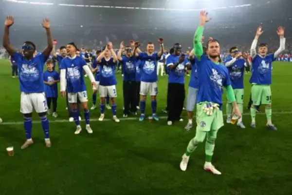 シャルケがブンデス復帰！　2試合残して自動昇格圏内が確定…現在はカリウスやジェコら在籍