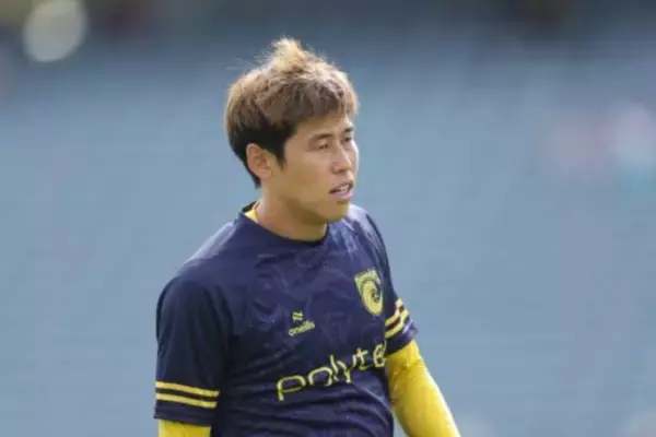 強烈シュートで電光掲示板“破壊”！…今冬に豪州移籍の日本人選手にAリーグが注目「なんて男だ」