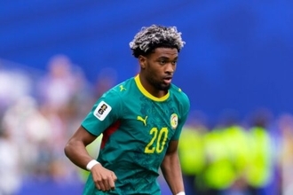 アストン・ヴィラ、PSGから移籍金約100億円で18歳FWンバイェを獲得！　鈴木彩艶らに続く10人目の新加入選手に