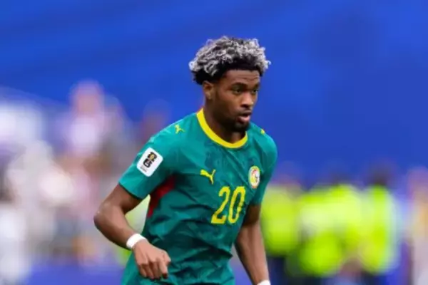 アストン・ヴィラ、PSGから移籍金約100億円で18歳FWンバイェを獲得！　鈴木彩艶らに続く9人目の新加入選手に