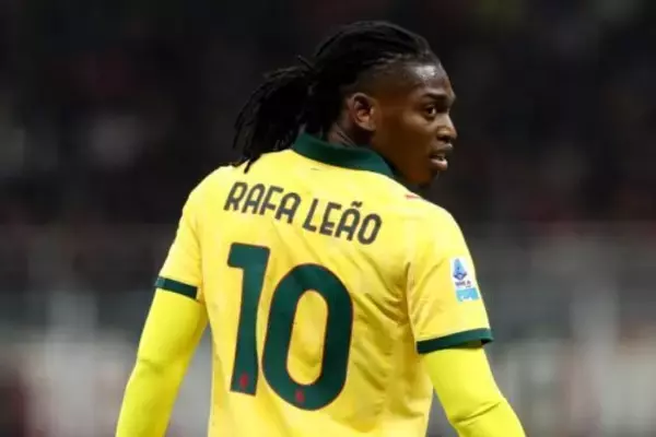 モドリッチも「世界最高の選手の一人」と絶賛！…“10番”レオンがミランを首位に導くドッピエッタ