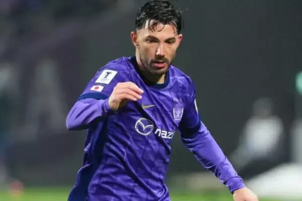 広島MFトルガイ・アルスランがドイツへ一時帰国…クラブ発表「左ヒラメ筋損傷による治療のため」