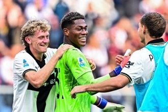 日本代表GK鈴木彩艶、ジェノア戦のPOTM受賞! 後半ATのPKストップなど7セーブでパルマの無失点に貢献