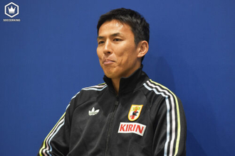 突然の主将就任、ケガ、監督交代…W杯3大会経験の長谷部誠コーチが日本代表で示す「自分がいる意味」