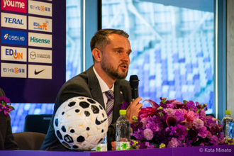 広島ガウル新監督「攻撃的で魅力的なサッカー」目指す！　「もう二度と広島とは戦いたくないと思わせるくらい圧倒したい」