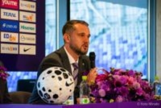 広島ガウル新監督「攻撃的で魅力的なサッカー」目指す！　「もう二度と広島とは戦いたくないと思わせるくらい圧倒したい」