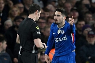 チェルシーFWネト、退場時の振る舞いが問題に…罰金と1試合の追加出場停止処分が発表