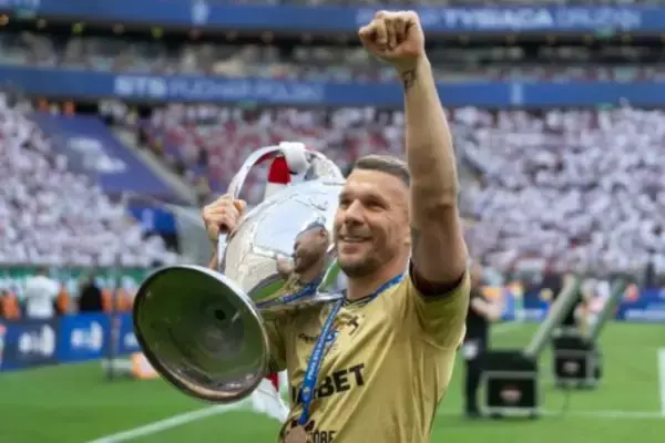 ポドルスキが現役引退、愛するクラブのオーナーに就任　14年W杯優勝…神戸でもプレー
