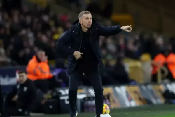 チェルシーに指揮官を引き抜かれたストラスブール、オニール氏を新監督に招へい