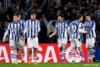 新体制のソシエダがバルサの連勝を止める！…失点直後に勝ち越し成功、久保建英は負傷交代