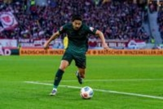 「スピードのある選手を起用したかった」　今節はスタメン落ちも…指揮官は菅原由勢を信頼「彼に頼る試合もきっとある」