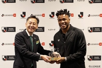 J2のMVPは長崎のMFマテウス・ジェズス！　得点王とのダブル受賞…ベスト11には水戸から最多4名