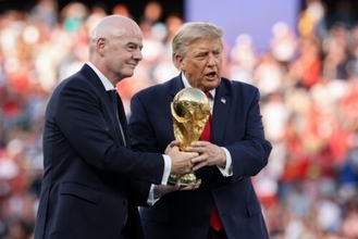 トランプ大統領、窮地のFIFA会長を擁護「解任を検討するだけでも最悪の過ち」