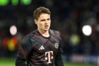 バイエルン指揮官がノイアーの“後継者”ウルビヒに期待「彼の成長は完璧なもの」　22歳GKは年内最終戦の完封勝利に貢献