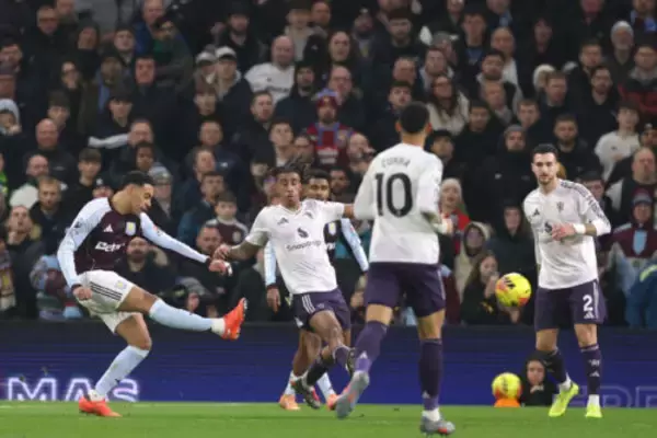 M・ロジャーズが2試合連続の“ブレイス”！　アストン・ヴィラ、マンUを破って公式戦10連勝達成