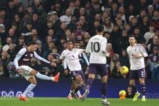 M・ロジャーズが2試合連続の“ブレイス”！　アストン・ヴィラ、マンUを破って公式戦10連勝達成