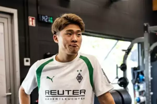今夏ボルシアMG加入の宇野禅斗が初のチーム練習参加！　別メニュー続くも、指揮官「すべて順調」