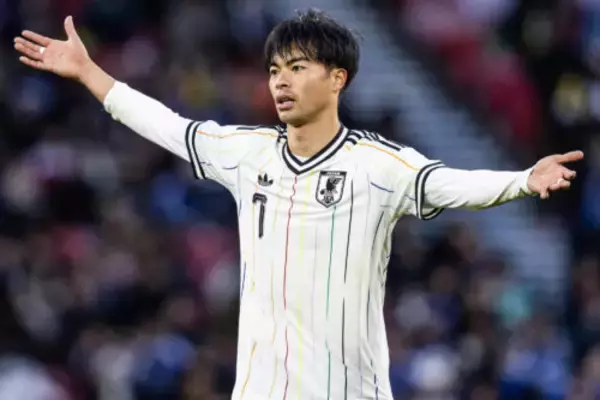 「「僕が行くよりも使った方がいい」三笘薫の“好判断”が生んだ決勝ゴール…試合後はギルモアとユニ交換で健闘称え合う」の画像