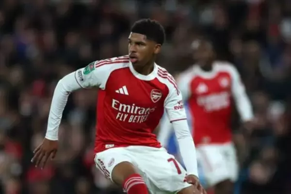 アーセナルの17歳FWがトップデビュー！　アルテタ監督「起用する選択肢を与えてくれたのは彼自身」