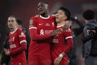 「遠藤航はまさに戦士だ」　リヴァプール同僚DFが長期離脱懸念の日本代表主将にエール