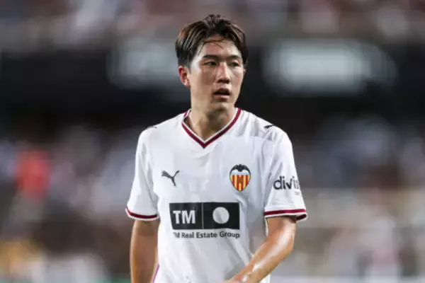 佐藤龍之介のクオリティはすでにチームトップレベル！？　現地紙「まるでバレンシアでずっとプレーしてきたかのようだった」