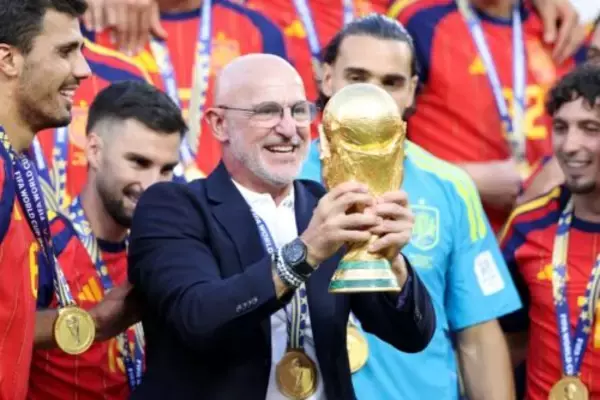 史上最年長のW杯優勝監督となったデ・ラ・フエンテ「この世代の選手たちを心から誇りに思う」