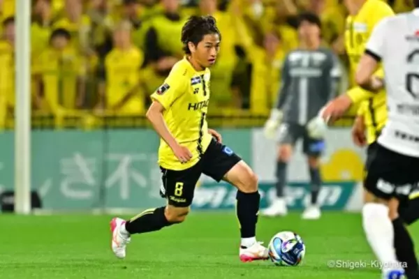 4発の柏、千葉との撃ち合いダービーを制す！　今季初の90分間3連勝で地域リーグラウンドを終える
