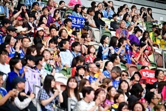 色とりどりに染まったスタンド　Jリーグオールスターに見る「垣根を越えて一つになれる瞬間」