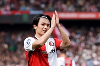 上田綺世がホーム開幕戦で今季初ゴール…ダイビングヘッドから追加点も、2点リードを逃げ切れず