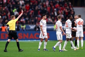 バイエルン、2人の退場者出すもドローに持ちこむ…レヴァークーゼンは終盤の猛攻実らず痛み分け