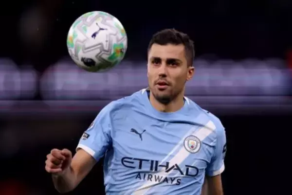 マンCがロドリに新たな長期契約を提示　レアル・マドリードに高額な移籍金支払う意向なしか