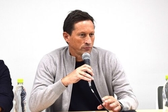 ベンフィカではCLベスト8&リーグ制覇 シュミット氏がJリーグに指導者の知見還元「ワクワクしている」