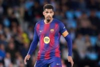 バルサDFアラウホが“精神的問題”で戦線離脱か…フリック監督「プレーできる状態ではない」