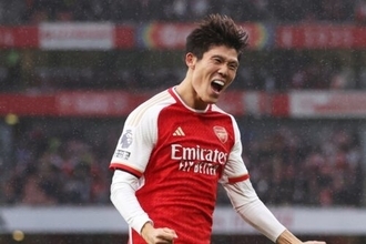 アーセナルが冨安健洋の誕生日を祝う「トミ、おめでとう」…今夏の退団後は無所属の状態続く