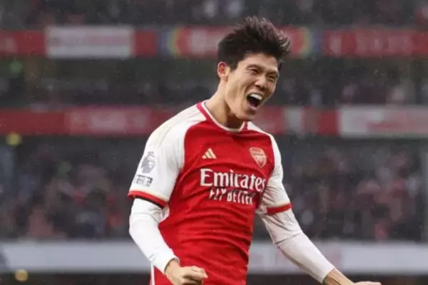 アーセナルが冨安健洋の誕生日を祝う「トミ、おめでとう」…今夏の退団後は無所属の状態続く