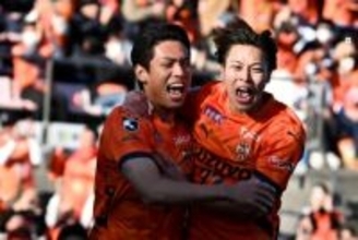 吉田・清水が神戸を下して初白星！…凱旋の乾貴士は退場者の煽りを受けて22分に交代