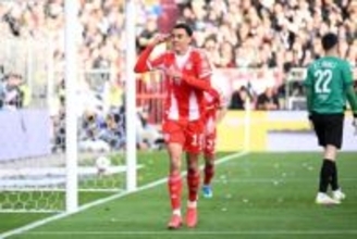 首位バイエルン、ザンクトパウリに5発大勝でブンデス史上最多の“105得点”！　伊藤洋輝は先発出場も負傷交代