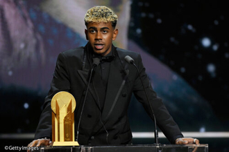 史上初！バルサのスペイン代表FWヤマルが若手版バロンドール“コパ・トロフィー”を2年連続受賞…PSG勢が2位と3位に