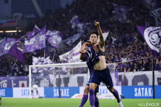 広島に闘志あふれるキム・ジュソンあり！　ユニ脱ぎ警告には反省「これからは落ち着いてセレブレーションをしようと思います」