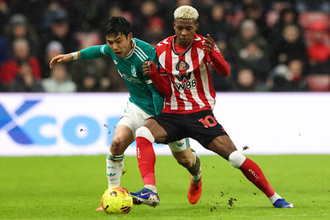 深刻さが懸念されるも…現地メディア、遠藤航の勇姿を称賛「痛みに耐えながらプレーを続けるとはまさに彼らしい」