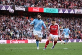 マルティネッリがまたも大仕事！　アーセナルが土壇場でドローに持ち込む…マンCは守り切れず